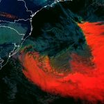 Ciclone na costa ganha força e vai se afastar; saiba o que acontecerá