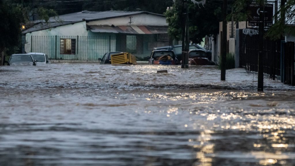 Drama em Porto Alegre: chuva, vento, frio e Guaíba mais alto nesta sexta