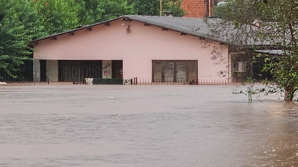Rio Grande do Sul em “situação de guerra”; apelo ao Brasil por ajuda
