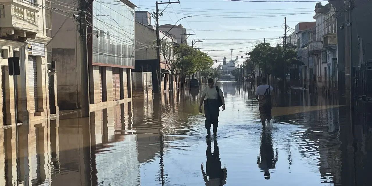 <span class="entry-title-primary">Direto das ruas: MetSul registra cenário desolador no Quarto Distrito</span> <h2 class="entry-subtitle">MetSul Meteorologia percorreu os bairros Floresta, São Geraldo e parte do Navegantes. Cenário é de destruição e desolador. </h2>