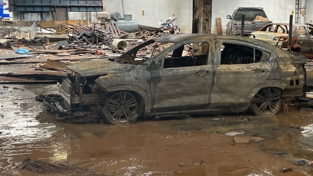 Direto das ruas: o que encontramos no local do incêndio no início da cheia