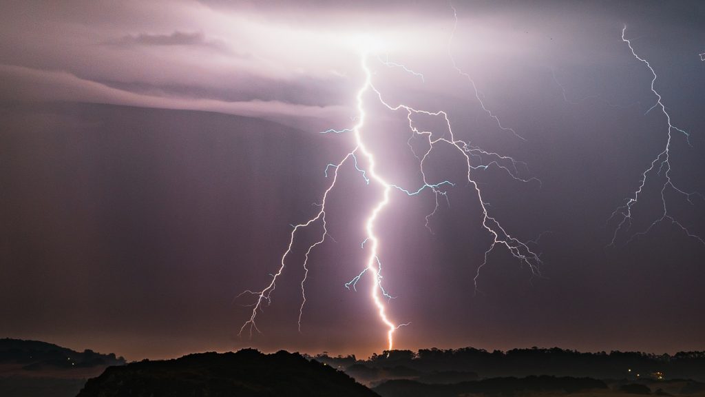 Frente fria vai avançar pelo RS e SC com mais chuva intensa e temporais