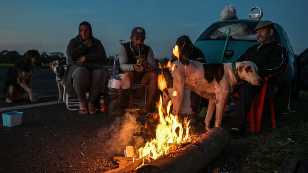 Frio intenso em áreas sob enchentes elevará o risco de hipotermia