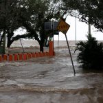 Guaíba segue subindo e águas invadem bairros do Sul da cidade