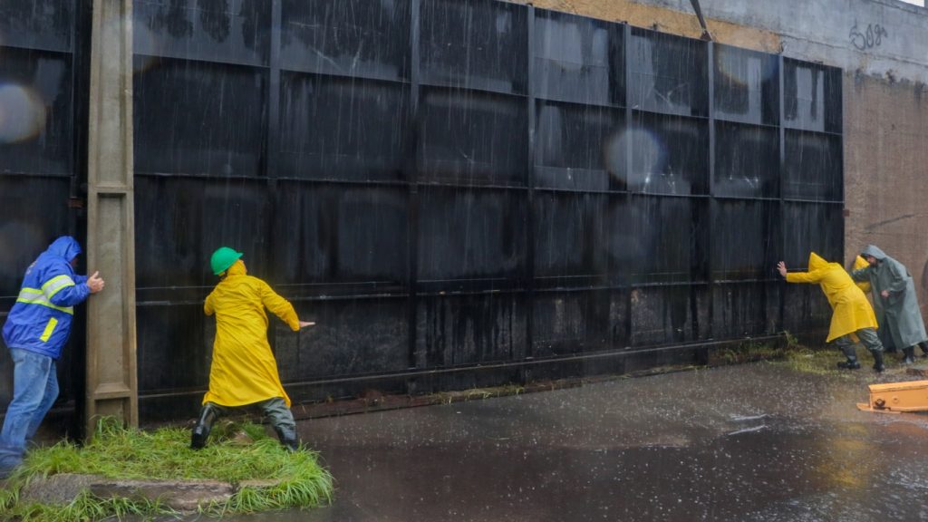 Muro e diques estão impedindo avanço total do Guaíba sobre Porto Alegre