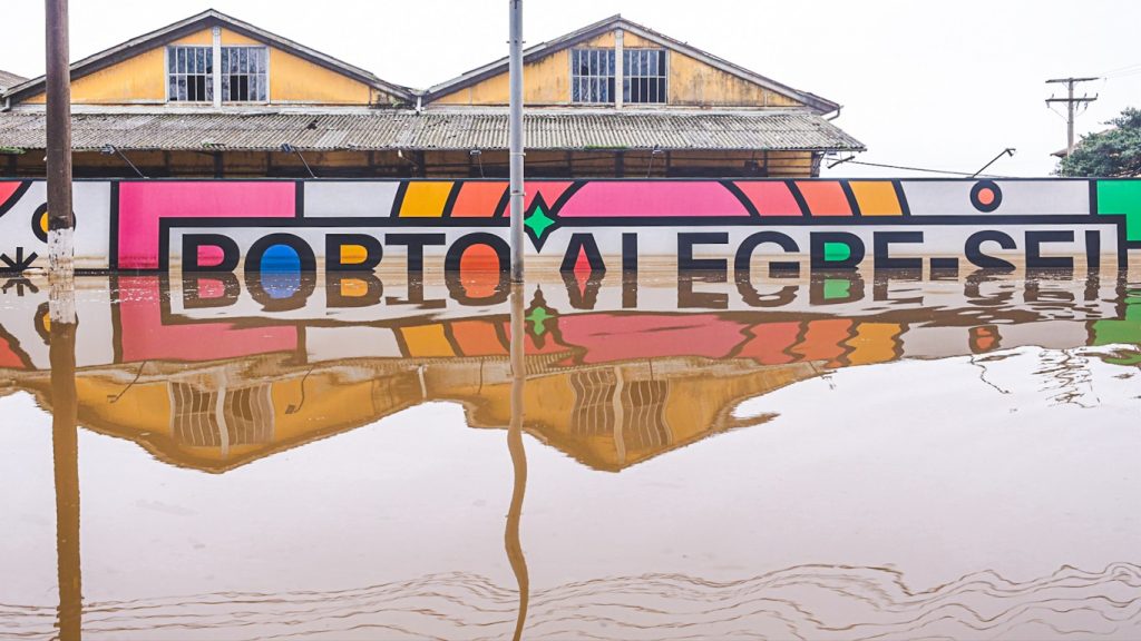 Porto Alegre completa meio mês sob as águas: veja como está o Centro