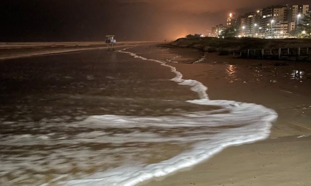 Ressaca do mar atinge o litoral do Rio Grande do Sul ao Rio de Janeiro
