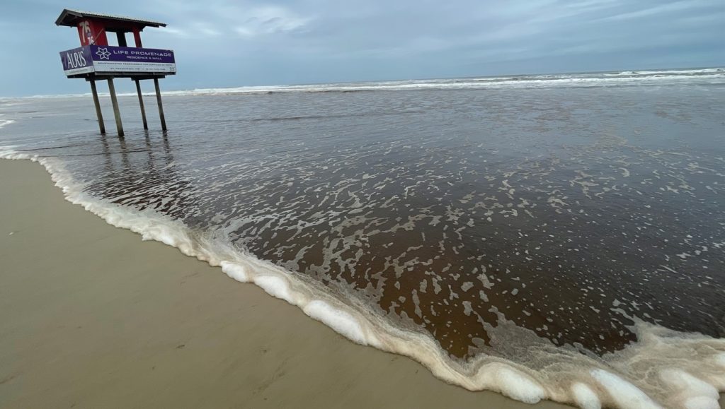 Ressaca do mar no litoral do Rio Grande do Sul completa cinco dias