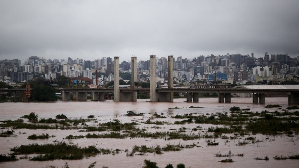 Guaíba sobe nesta semana em Porto Alegre; cenário é diferente de maio