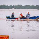 Guaíba supera cota de alerta no Cais Mauá e ilhas têm alagamentos