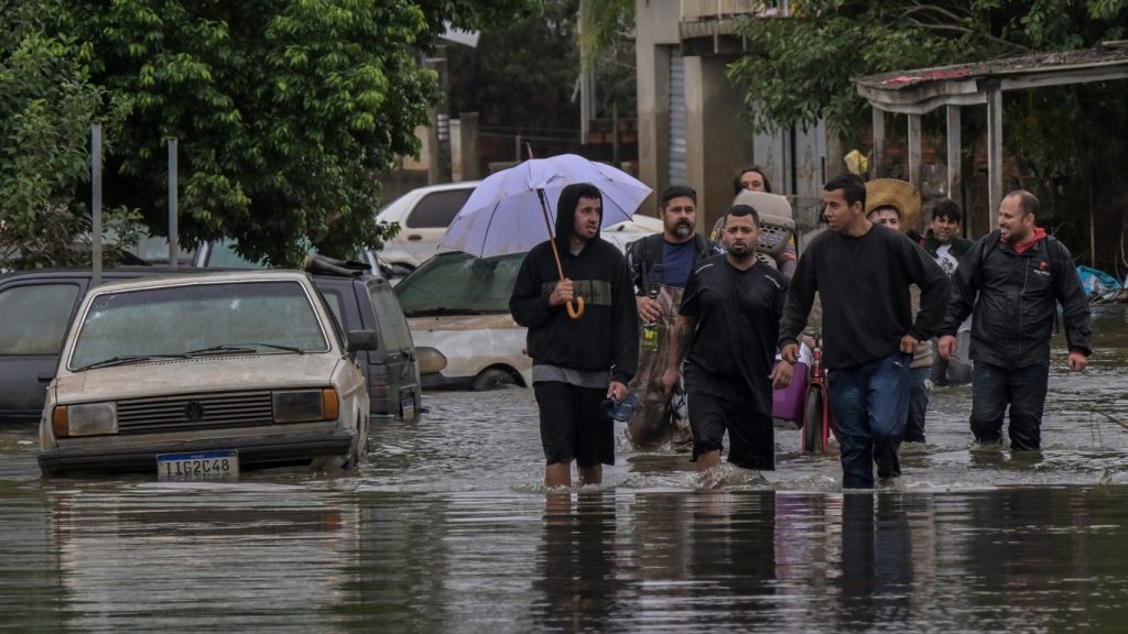 Chuva ganha muita força neste domingo com alagamentos e inundações
