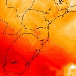 Ar quente volta a avançar com calor nesta quarta-feira