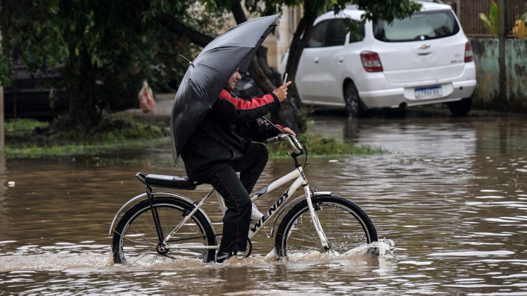 Chuva avança nesta sexta-feira e já tem altos volumes no interior