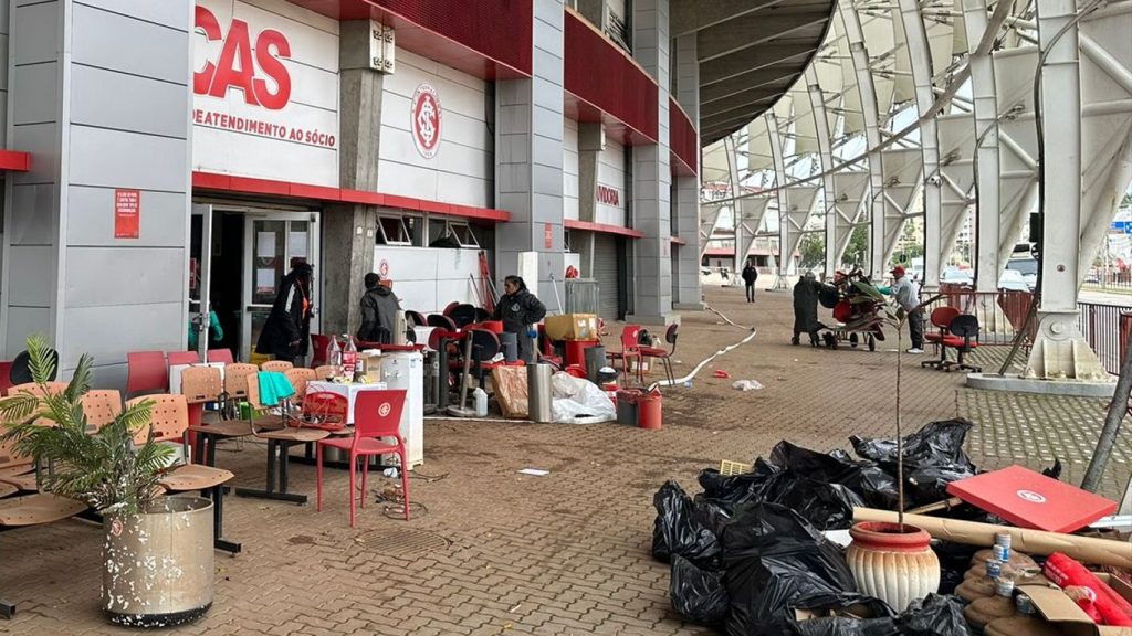 Imagens mostram como ficou o Beira-Rio após a enchente