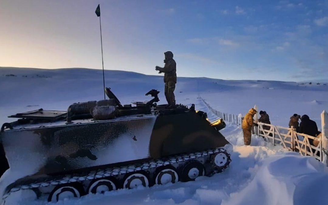 Nevascas isolam comunidades no Chile e na Argentina; veja imagens Grandes nevascas castigam há dias o Chile e a Patagônia da Argentina. Chile teve avalanches. Argentina mobiliza o Exército.