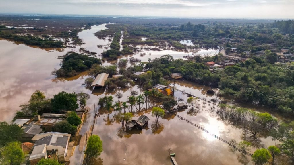 Cheia do Rio Caí tira centenas de casa no vale e Grande Porto Alegre