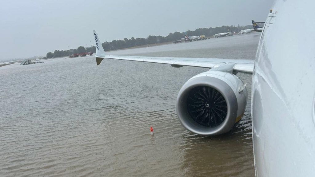 Chuva intensa durante temporal inunda aeroporto na Europa