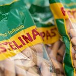 Pastelina vai voltar: enchente arrasa fábrica do salgadinho dos gaúchos