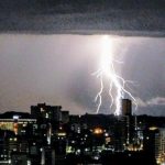 Frente quente provoca chuva volumosa e temporais pelo estado