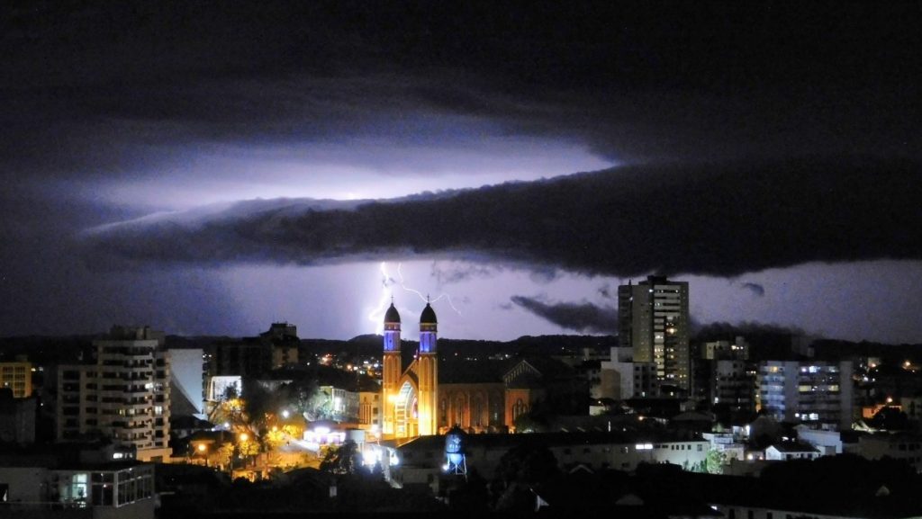Rio Grande do Sul teve mais de 100 mil raios em um dia