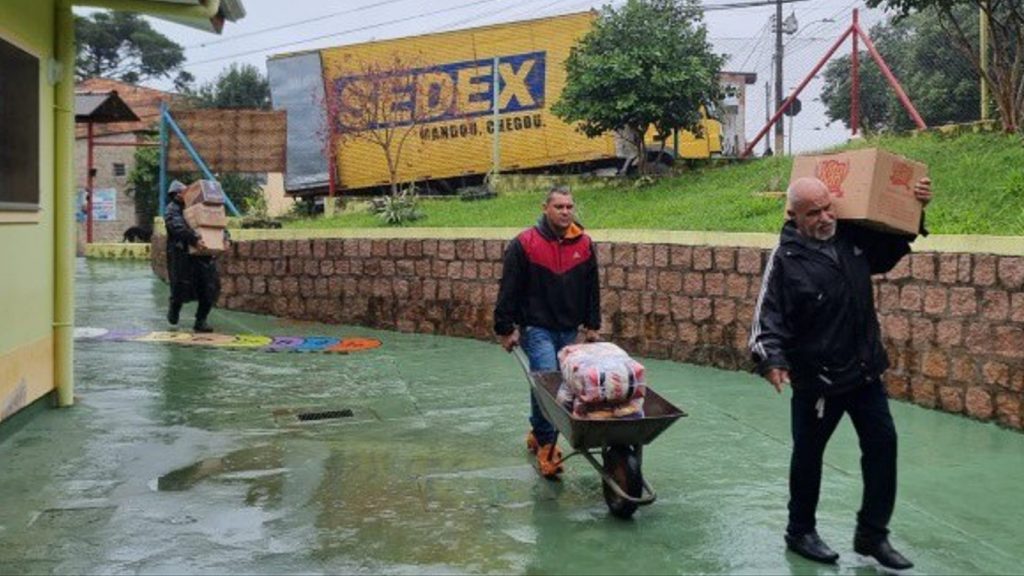 Correios arrecadam 23 mil toneladas de ajuda ao Rio Grande do Sul