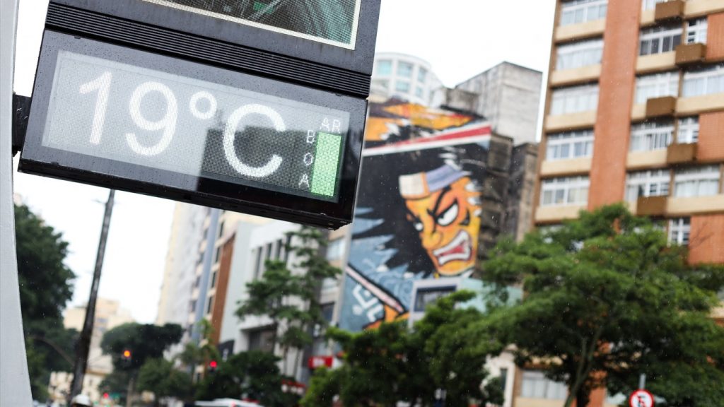 Frente fria em São Paulo trará breve trégua do calor incomum de junho