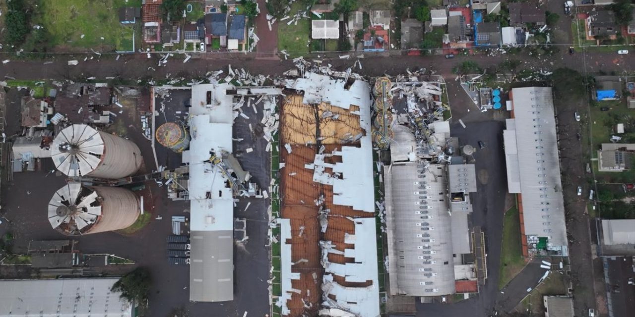 <span class="entry-title-primary">Imagens aéreas mostram destruição por temporal no Noroeste gaúcho</span> <h2 class="entry-subtitle">Violento temporal de vento atingiu São Luiz Gonzaga no final da noite de sábado. Veja imagens aéreas de como ficou a cidade. </h2>
