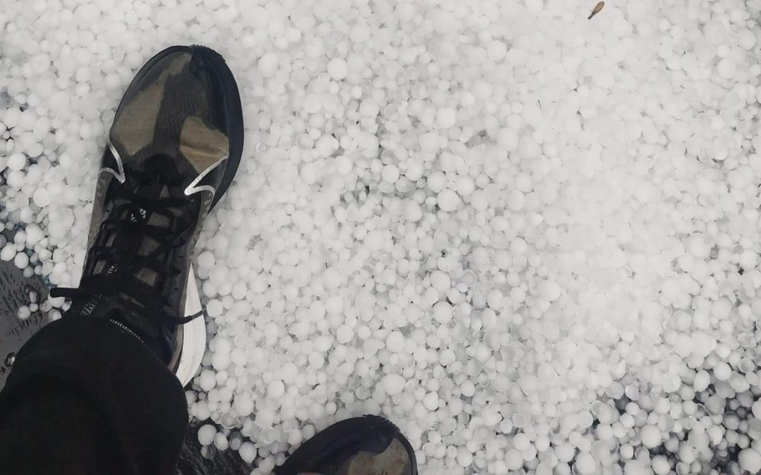 Frente fria que avança para o Sul do Brasil traz muito granizo no Uruguai Temporais de granizo atingiram diversos departamentos do Uruguai nesta sexta durante o deslocamento de uma frente fria