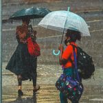 Frente fria traz chuva e o retorno do frio com vento Sul neste domingo