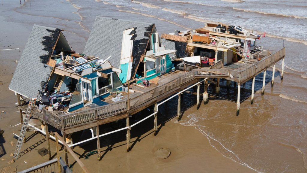 Beryl deixa rastro de destruição no Sul dos Estados Unidos