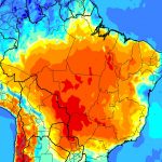 Enorme massa de ar seco cobre o Brasil com calor perto de 40ºC e fogo