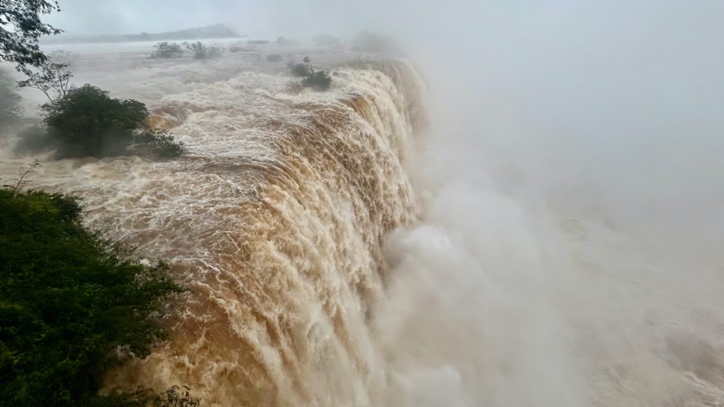 Fotos: Cataratas do Iguaçu com vazão quatro vezes acima do normal