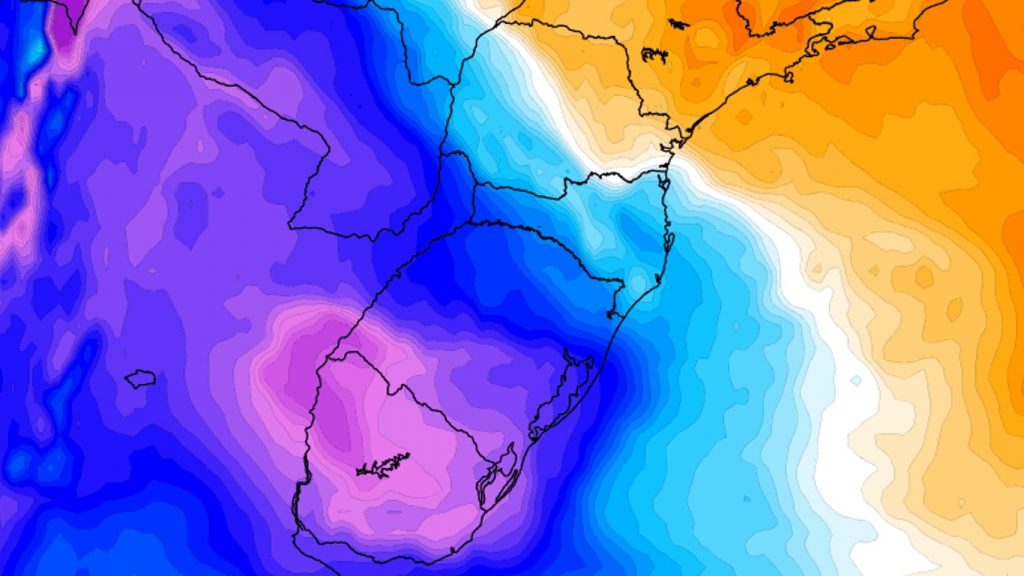 Frio intenso traz chuva congelada pelo segundo dia; veja vídeos