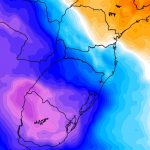 Frio intenso traz chuva congelada pelo segundo dia; veja vídeos