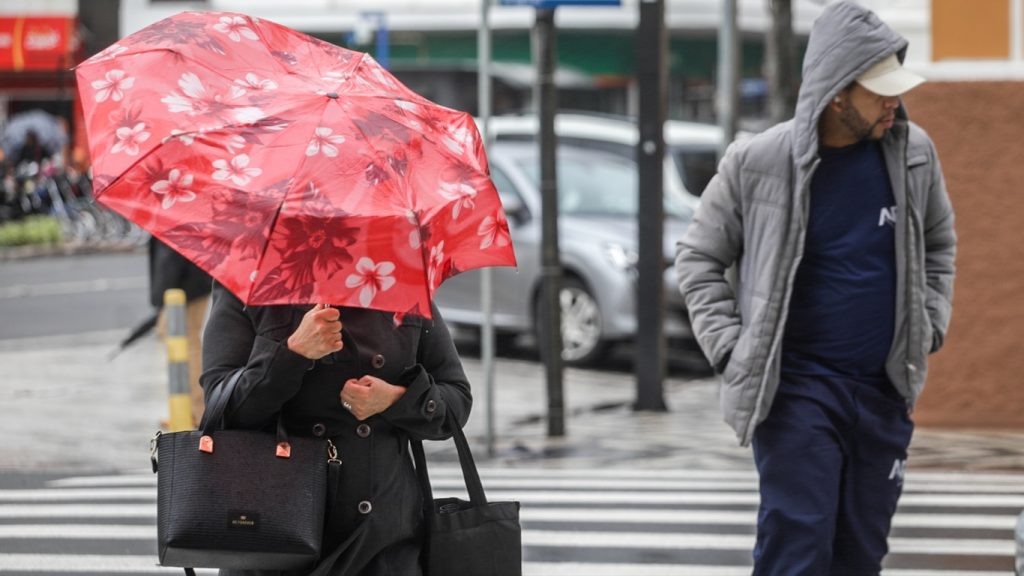 Longo período de temperatura baixa terá vários dias de frio úmido