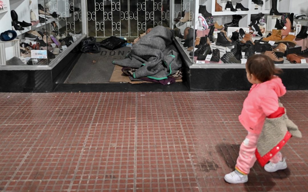 O lado ruim da onda de frio: mortes por baixas temperaturas na Argentina Onda de frio extremo que atinge a Argentina de Sul a Norte deixa vítimas em diversas províncias com saldo maior entre moradores de rua