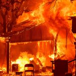 Imagens impressionantes mostram incêndio gigantesco na Califórnia