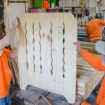 Vítimas da enchente recebem móveis fabricados em presídios gaúchos