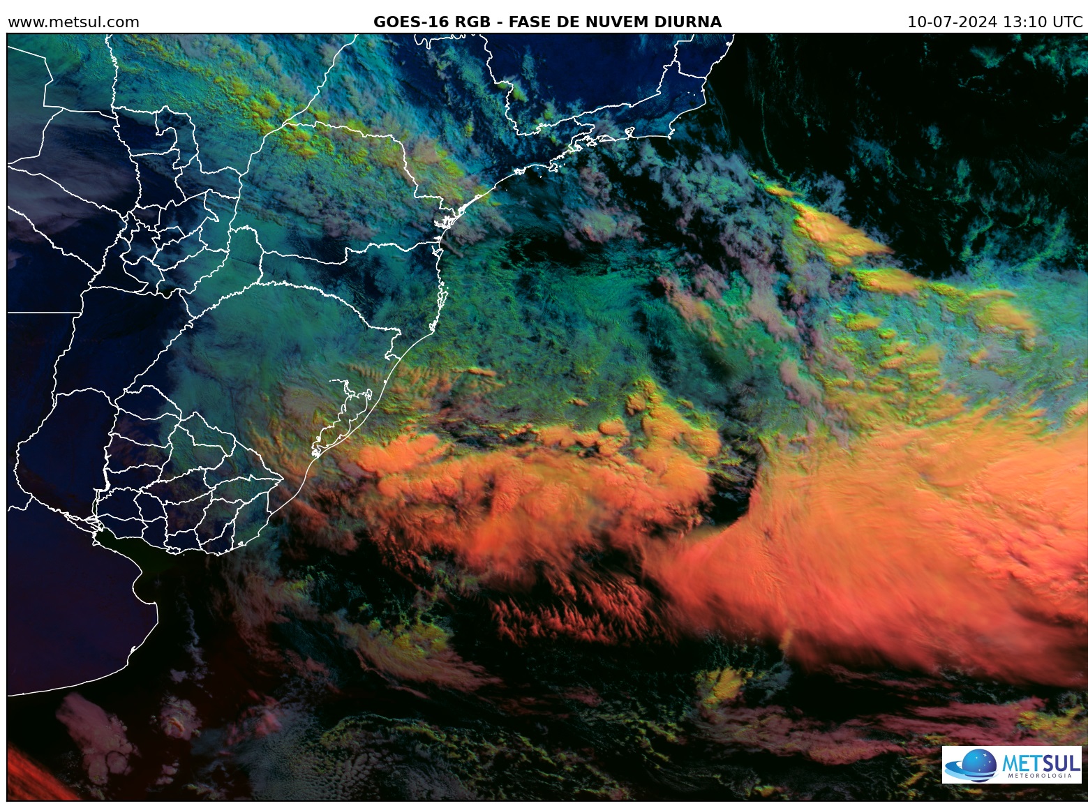 Imagem de satélite de ciclone na costa que traz ar mais gelado e prolonga a onda de frio