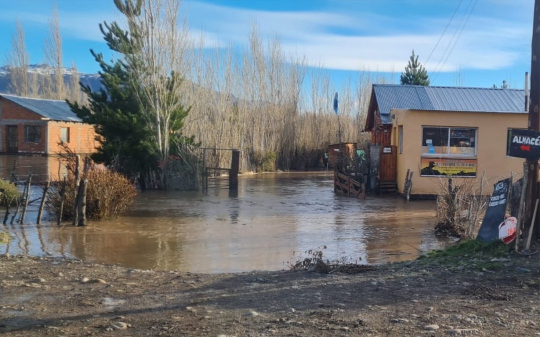 Patagônia tem inundações com degelo por altas temperaturas Patagônia enfrenta agora inundações sob altas temperaturas depois de semanas de frio extremo e enorme quantidade de neve
