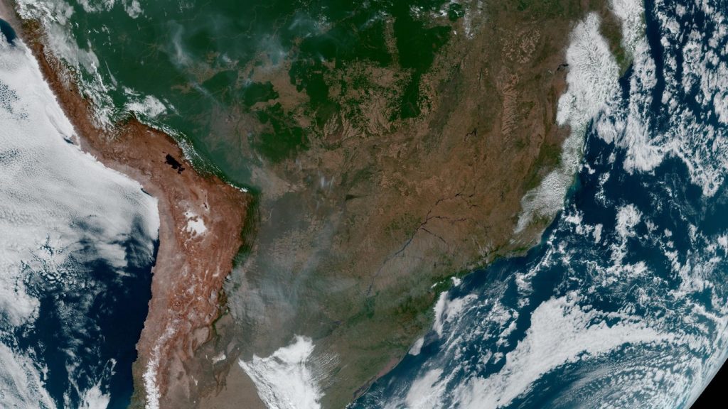 Entenda por que quase não há nuvens sobre o Brasil nestes dias