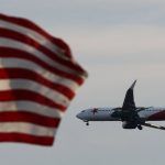 Por que latas de refrigerante estão estourando em voos nos EUA?