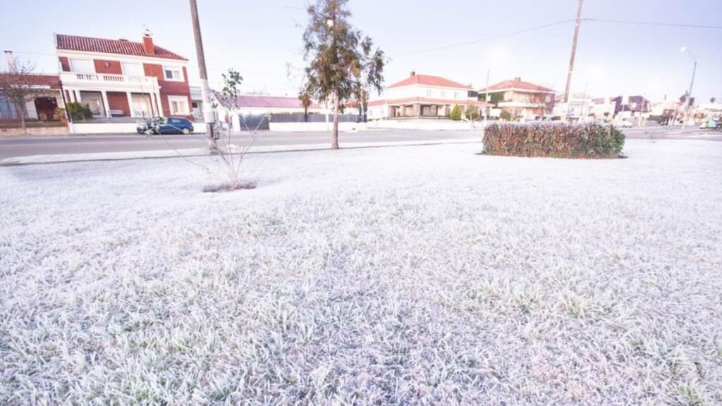 Ar extremamente frio pode trazer graupel e neve isolada no Uruguai