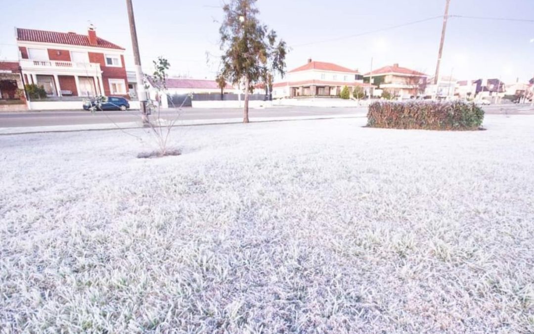 Ar extremamente frio pode trazer graupel e neve isolada no Uruguai Massa de ar extremamente frio cobre o Uruguai neste começo de semana e traz condições para precipitação invernal