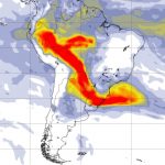 Denso corredor de fumaça se forma entre a Amazônia e o Sul do Brasil