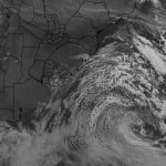 Grande ciclone no Atlântico impulsiona ar frio, traz vento e gera ressaca