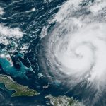 Furacão Ernesto avança pelo Atlântico e faz mais estragos