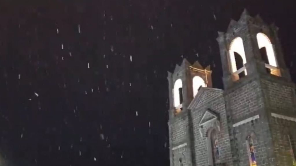 Neve no Sul do Brasil no começo do fim de semana; veja vídeos