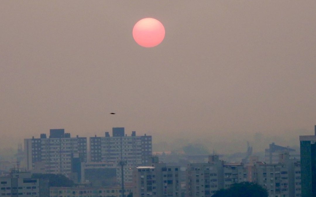 Fotos: fumaça de queimadas da Amazônia cobre Porto Alegre Corredor de fumaça traz material particulado da Amazônia para o Rio Grande do Sul e deixou o céu com uma névoa em Porto Alegre