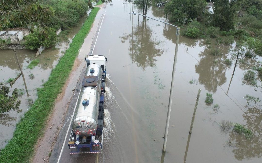 Enchente também afeta o Uruguai após chuva excessiva Departamento uruguaio de Cerro Largo sofre com inundações devido à chuva excessiva que atingiu também o Sul gaúcho